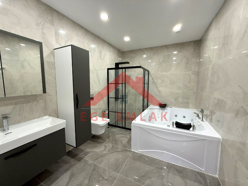 Hisar Mahallesi’nde Akıllı Sistemli, Hamamlı Lüks Villa