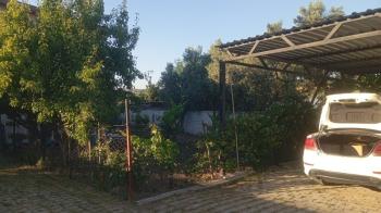 EMLAK HABERCİSİ 'NDEN MUDANYA DEDEKÖY'DE 580 M2 HİSSELİ MÜSTAKİL GİRİŞİ VE BAHÇESİ OLAN 2 KATLI EV