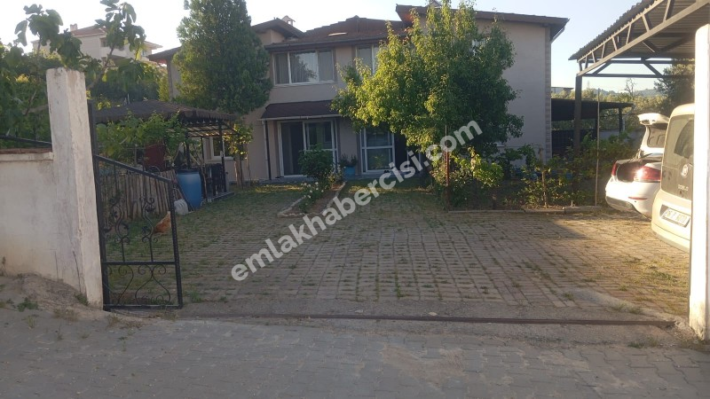 EMLAK HABERCİSİ 'NDEN MUDANYA DEDEKÖY'DE 580 M2 HİSSELİ MÜSTAKİL GİRİŞİ VE BAHÇESİ OLAN 2 KATLI EV