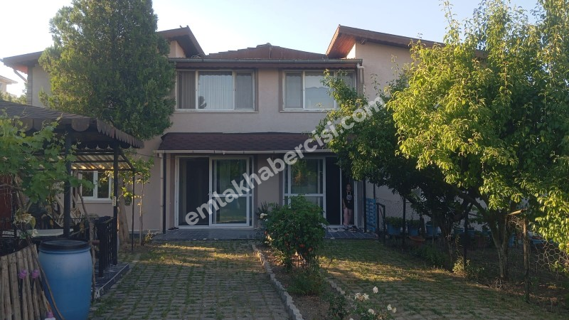 EMLAK HABERCİSİ 'NDEN MUDANYA DEDEKÖY'DE 580 M2 HİSSELİ MÜSTAKİL GİRİŞİ VE BAHÇESİ OLAN 2 KATLI EV