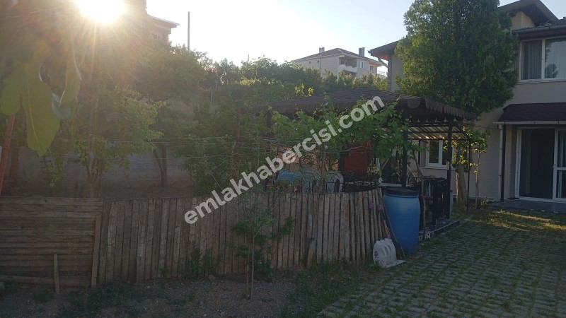 EMLAK HABERCİSİ 'NDEN MUDANYA DEDEKÖY'DE 580 M2 HİSSELİ MÜSTAKİL GİRİŞİ VE BAHÇESİ OLAN 2 KATLI EV