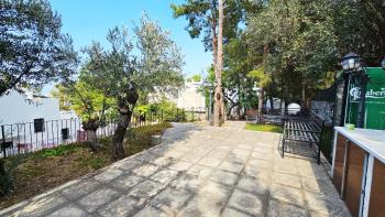 KKTC Girne Zeytinlik’te Türk Koçanlı, Şehir İçi Konumda 707 m² Arsa Üzerinde 2+1 Satılık Villa