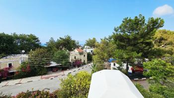 KKTC Girne Zeytinlik’te Türk Koçanlı, Şehir İçi Konumda 707 m² Arsa Üzerinde 2+1 Satılık Villa