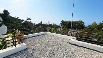 KKTC Girne Zeytinlik’te Türk Koçanlı, Şehir İçi Konumda 707 m² Arsa Üzerinde 2+1 Satılık Villa