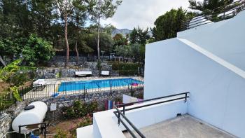 KKTC Girne Zeytinlik’te Türk Koçanlı, Şehir İçi Konumda 707 m² Arsa Üzerinde 2+1 Satılık Villa