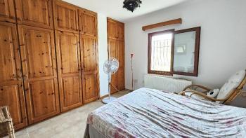 KKTC Girne Zeytinlik’te Türk Koçanlı, Şehir İçi Konumda 707 m² Arsa Üzerinde 2+1 Satılık Villa