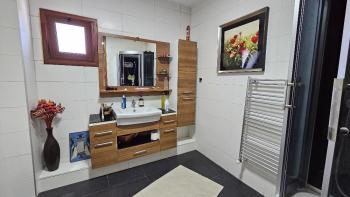 KKTC Girne Zeytinlik’te Türk Koçanlı, Şehir İçi Konumda 707 m² Arsa Üzerinde 2+1 Satılık Villa