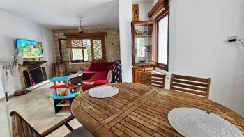KKTC Girne Zeytinlik’te Türk Koçanlı, Şehir İçi Konumda 707 m² Arsa Üzerinde 2+1 Satılık Villa
