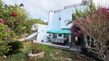 KKTC Girne Zeytinlik’te Türk Koçanlı, Şehir İçi Konumda 707 m² Arsa Üzerinde 2+1 Satılık Villa