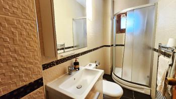KKTC Girne Zeytinlik’te Türk Koçanlı, Şehir İçi Konumda 707 m² Arsa Üzerinde 2+1 Satılık Villa