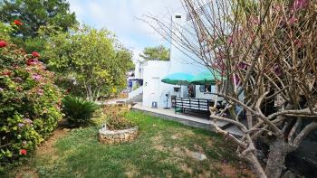 KKTC Girne Zeytinlik’te Türk Koçanlı, Şehir İçi Konumda 707 m² Arsa Üzerinde 2+1 Satılık Villa