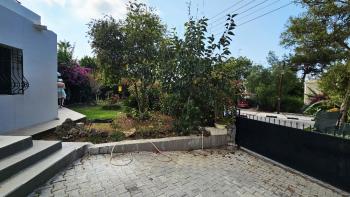 KKTC Girne Zeytinlik’te Türk Koçanlı, Şehir İçi Konumda 707 m² Arsa Üzerinde 2+1 Satılık Villa
