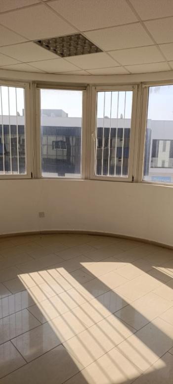 Lefkoşa Yenikent'de Cadde Üzeri AYLIK ÖDEMELİ 7+1 OFİS