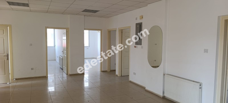 Lefkoşa Yenikent'de Cadde Üzeri AYLIK ÖDEMELİ 7+1 OFİS