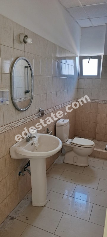 Lefkoşa Yenikent'de Cadde Üzeri AYLIK ÖDEMELİ 7+1 OFİS