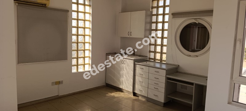 Lefkoşa Yenikent'de Cadde Üzeri AYLIK ÖDEMELİ 7+1 OFİS