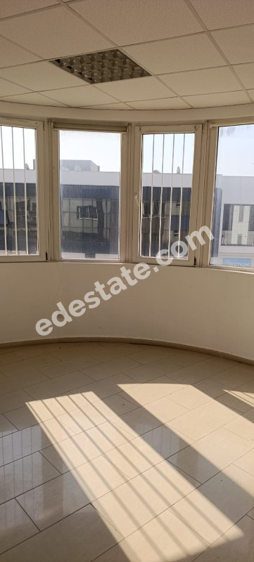 Lefkoşa Yenikent'de Cadde Üzeri AYLIK ÖDEMELİ 7+1 OFİS