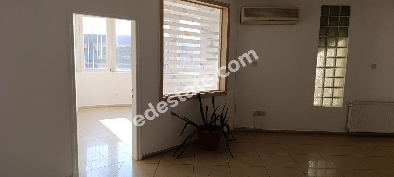 Lefkoşa Yenikent'de Cadde Üzeri AYLIK ÖDEMELİ 7+1 OFİS