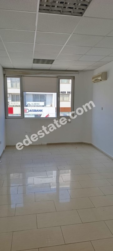 Lefkoşa Yenikent'de Cadde Üzeri AYLIK ÖDEMELİ 7+1 OFİS