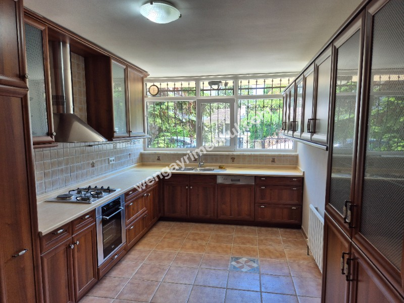 Arıköy Sitesinde 525m2 Bahçe İçinde Boya Badanalı Taşınmaya hazır Villa