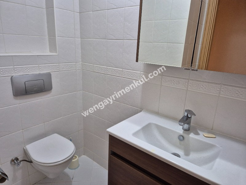 Arıköy Sitesinde 525m2 Bahçe İçinde Boya Badanalı Taşınmaya hazır Villa