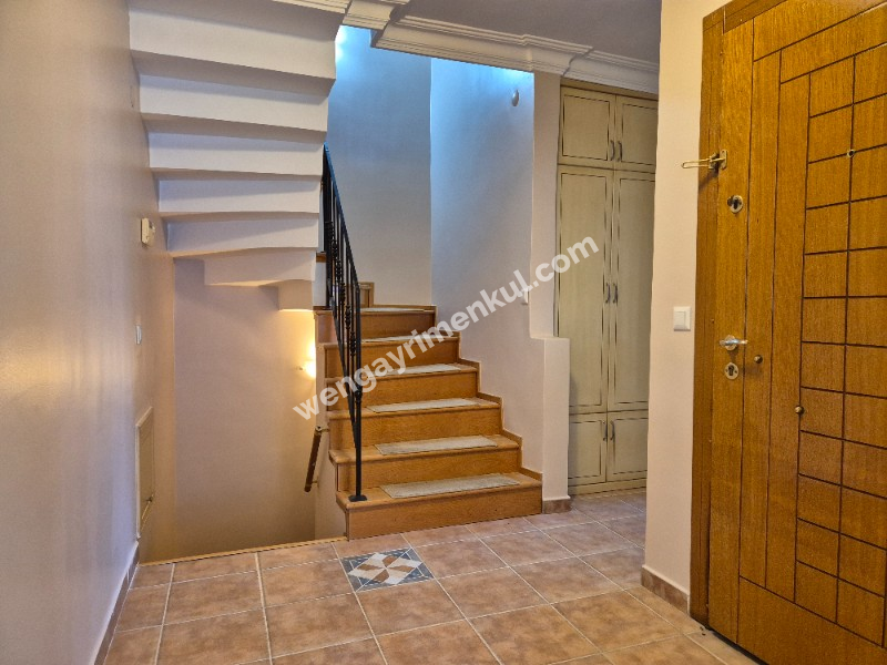 Arıköy Sitesinde 525m2 Bahçe İçinde Boya Badanalı Taşınmaya hazır Villa