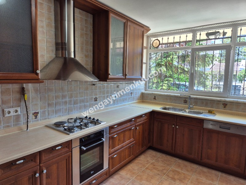 Arıköy Sitesinde 525m2 Bahçe İçinde Boya Badanalı Taşınmaya hazır Villa