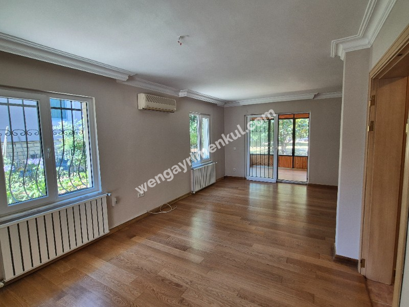 Arıköy Sitesinde 525m2 Bahçe İçinde Boya Badanalı Taşınmaya hazır Villa