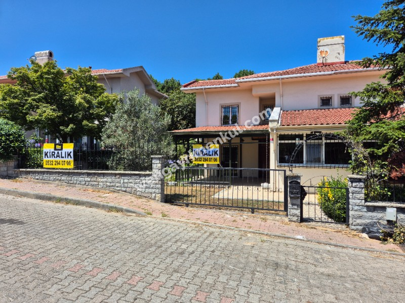 Arıköy Sitesinde 525m2 Bahçe İçinde Boya Badanalı Taşınmaya hazır Villa