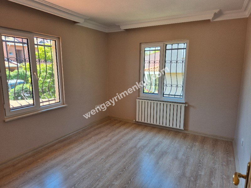 Arıköy Sitesinde 525m2 Bahçe İçinde Boya Badanalı Taşınmaya hazır Villa