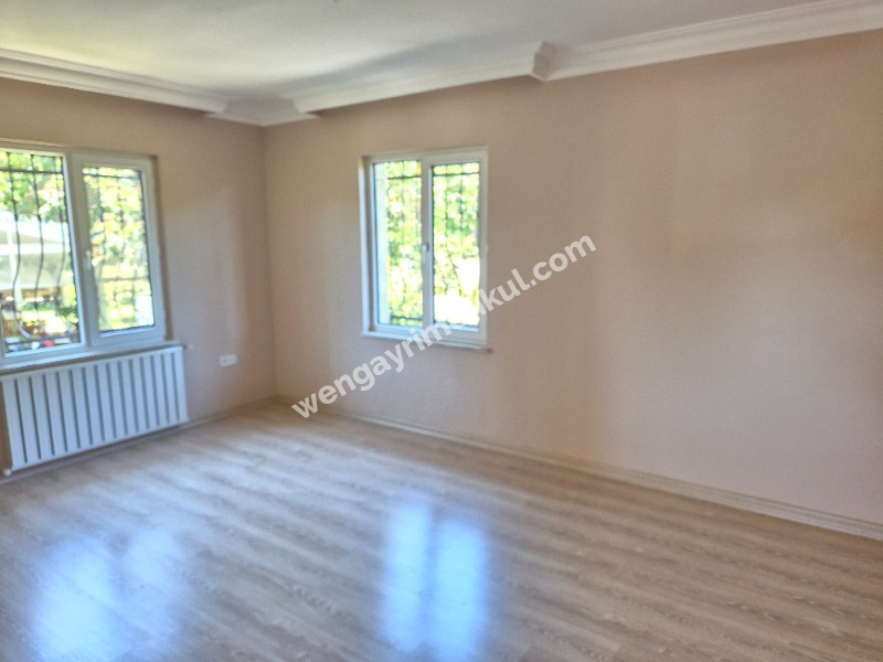 Arıköy Sitesinde 525m2 Bahçe İçinde Boya Badanalı Taşınmaya hazır Villa