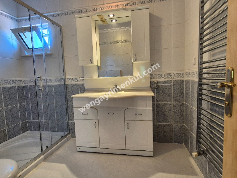 Arıköy Sitesinde 525m2 Bahçe İçinde Boya Badanalı Taşınmaya hazır Villa
