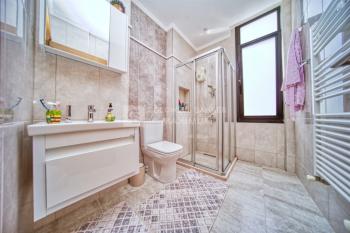 Girne Alsancak'da Çok Özel Konumda Kiralık 3+2 Lüks Villa