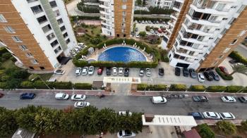 Elmas’tan Çiftlikköy’de Havuzlu Site İçi Full Jeneratörlü 2+1