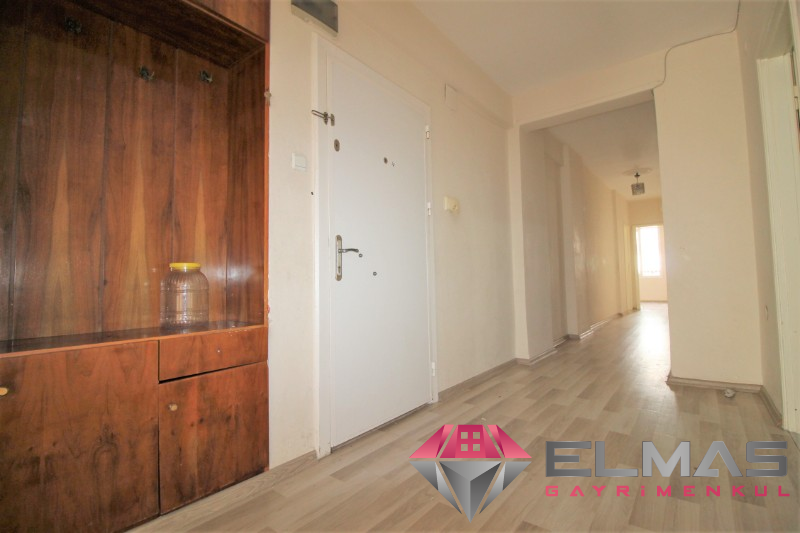 Elmas’tan Forum Civarı Geniş Metraj Asansörlü 3+1