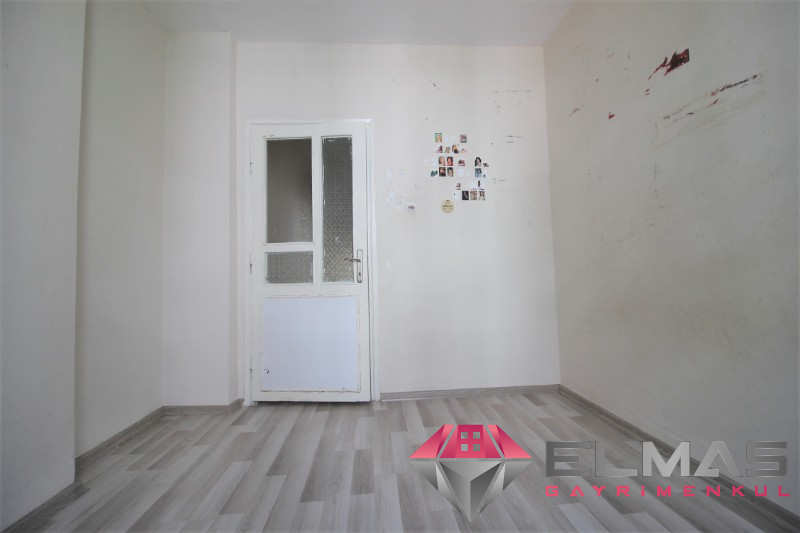 Elmas’tan Forum Civarı Geniş Metraj Asansörlü 3+1