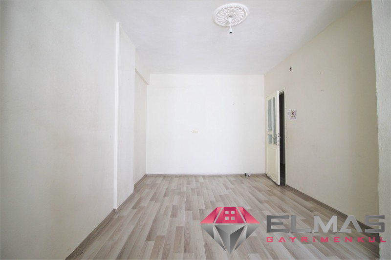 Elmas’tan Forum Civarı Geniş Metraj Asansörlü 3+1