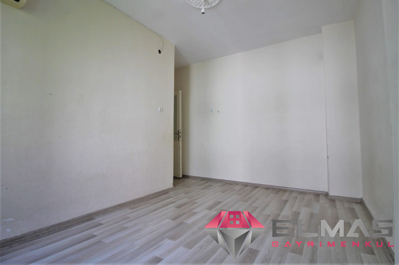 Elmas’tan Forum Civarı Geniş Metraj Asansörlü 3+1