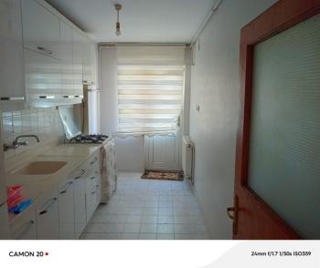 EMLAK HABERCİSİ 'NDEN MUDANYA TARİHİ GİRİT MAHALLESİNDE ASANSÖRLÜ BİNADA EŞYALI KİRALIK 2+1 ARA KAT DAİRE