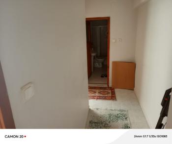 EMLAK HABERCİSİ 'NDEN MUDANYA TARİHİ GİRİT MAHALLESİNDE ASANSÖRLÜ BİNADA EŞYALI KİRALIK 2+1 ARA KAT DAİRE