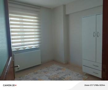 EMLAK HABERCİSİ 'NDEN MUDANYA TARİHİ GİRİT MAHALLESİNDE ASANSÖRLÜ BİNADA EŞYALI KİRALIK 2+1 ARA KAT DAİRE
