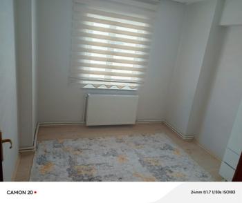 EMLAK HABERCİSİ 'NDEN MUDANYA TARİHİ GİRİT MAHALLESİNDE ASANSÖRLÜ BİNADA EŞYALI KİRALIK 2+1 ARA KAT DAİRE