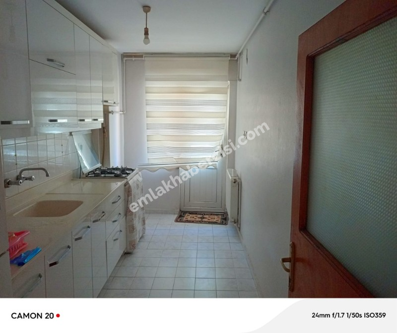 EMLAK HABERCİSİ 'NDEN MUDANYA TARİHİ GİRİT MAHALLESİNDE ASANSÖRLÜ BİNADA EŞYALI KİRALIK 2+1 ARA KAT DAİRE