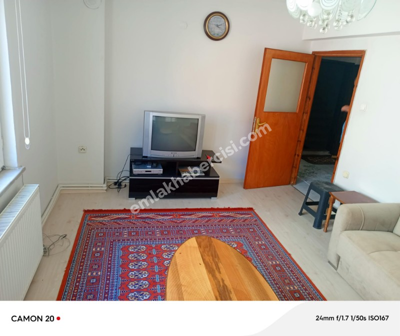EMLAK HABERCİSİ 'NDEN MUDANYA TARİHİ GİRİT MAHALLESİNDE ASANSÖRLÜ BİNADA EŞYALI KİRALIK 2+1 ARA KAT DAİRE
