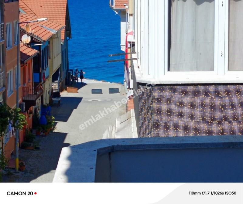 EMLAK HABERCİSİ 'NDEN MUDANYA TARİHİ GİRİT MAHALLESİNDE ASANSÖRLÜ BİNADA EŞYALI KİRALIK 2+1 ARA KAT DAİRE