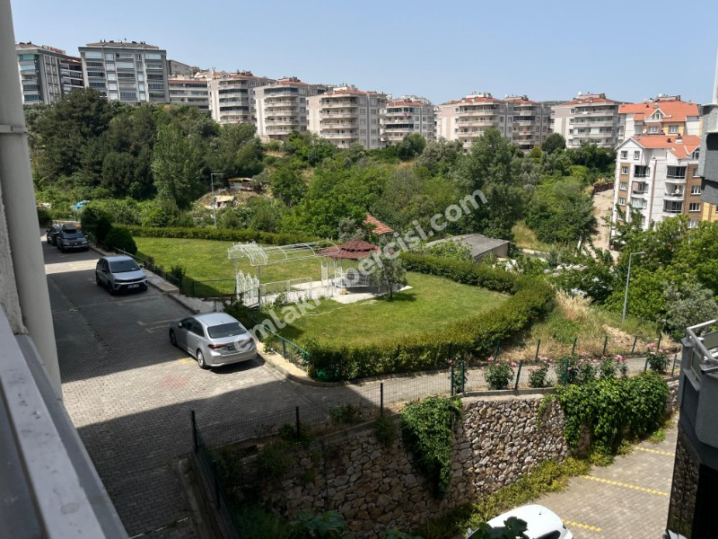 EMLAK HABERCİSİ 'NDEN MUDANYA GÜZELYALI EĞİTİM MAHALLESİ'NDE OTOPARKLI SİTEDE SATILIK 140 M2 NET GENİŞ FERAH 3+1 DAİRE