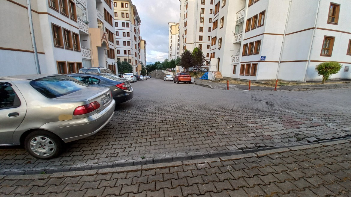 BEŞİKDÜZÜ TOKİ DE SATILIK 2+1 DAİRE