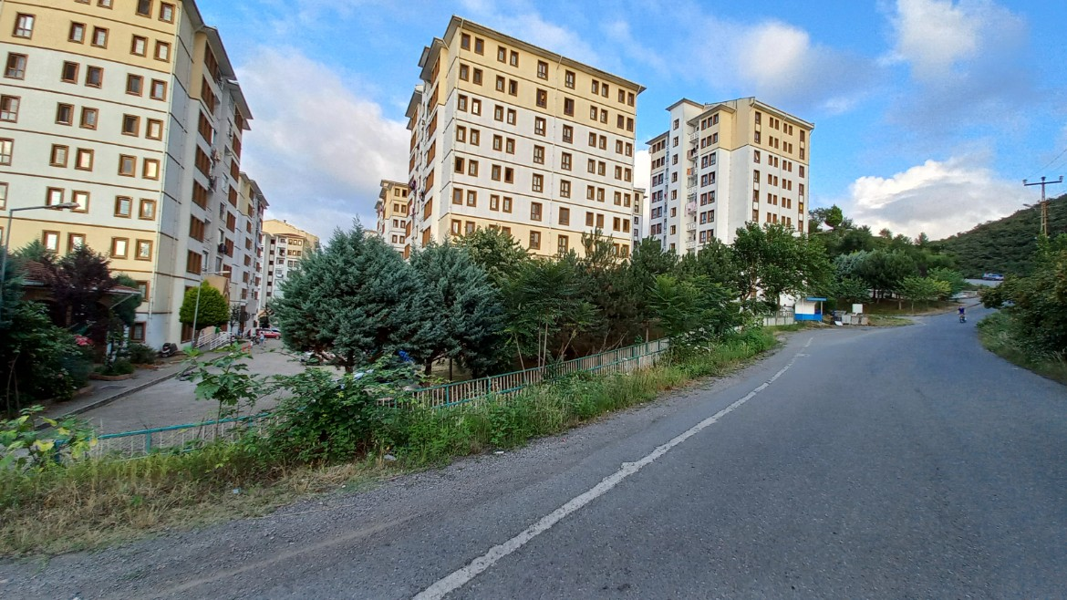 BEŞİKDÜZÜ TOKİ DE SATILIK 2+1 DAİRE