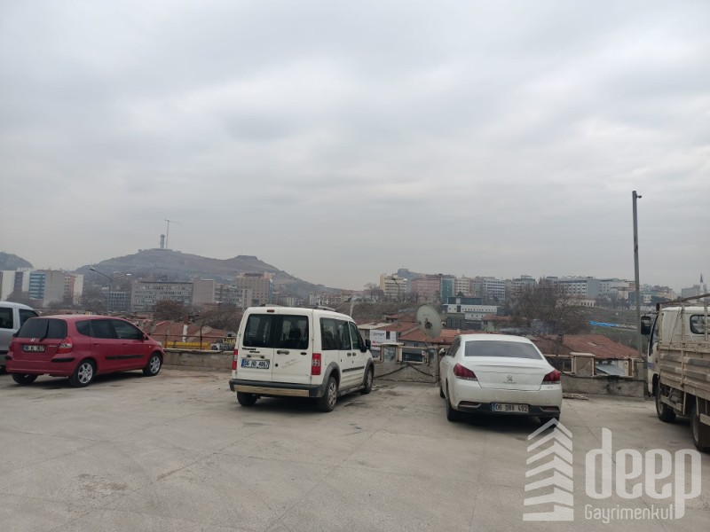 DEEP'TEN ANKARA'DA CADDE ÜZERİNDE YATIRIMLIK DÜKKAN