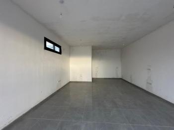 LEFKOŞA DEMİRHAN  ANA CADDE ÜZERİ AYLIK ÖDEMELİ KİRALIK  İŞ YERİ 
